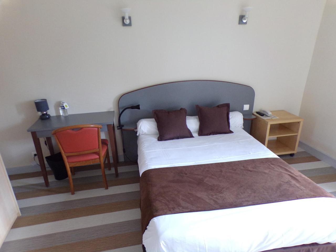 Logis Hotel De France Rochechouart Eksteriør billede
