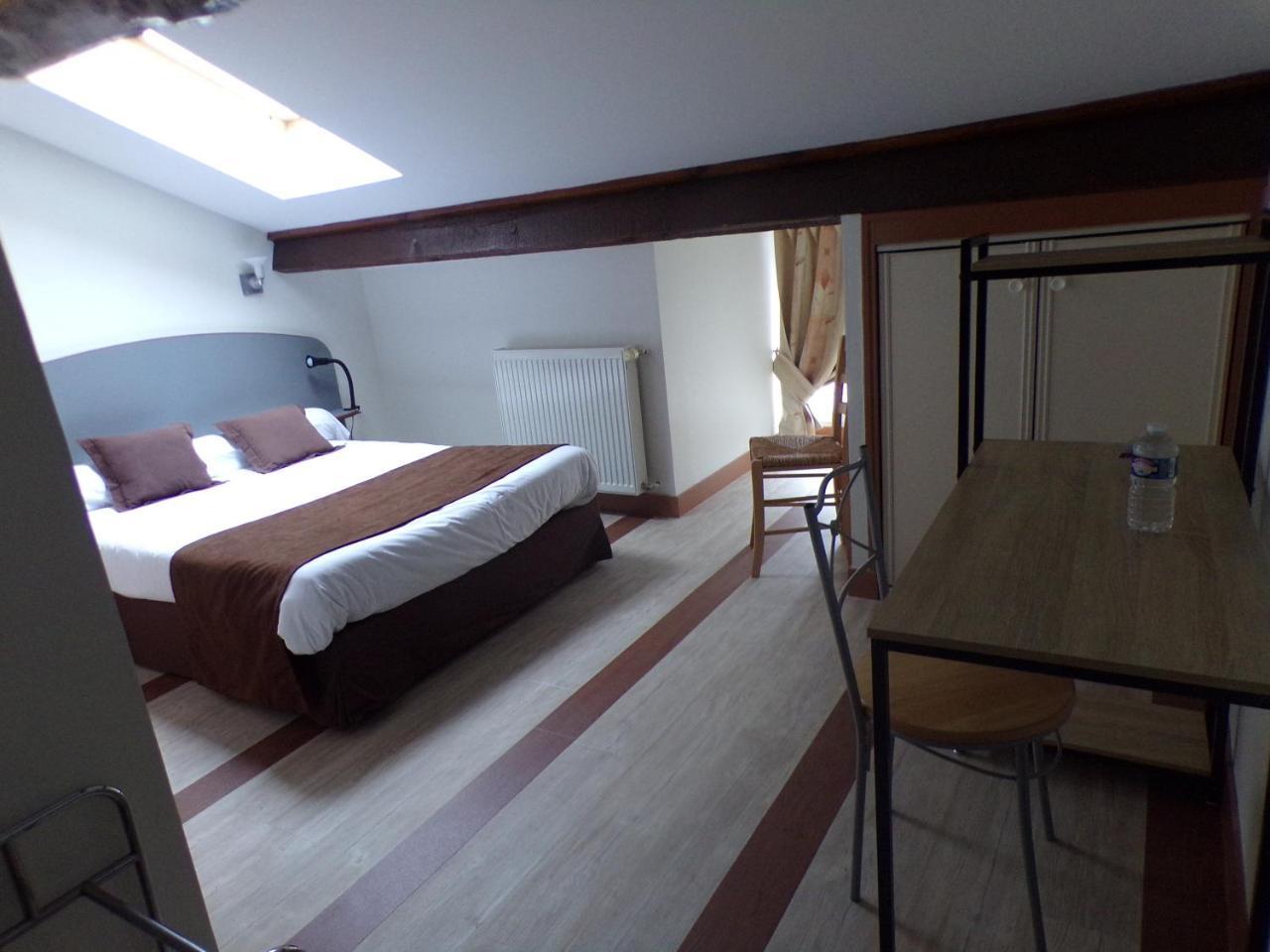 Logis Hotel De France Rochechouart Eksteriør billede